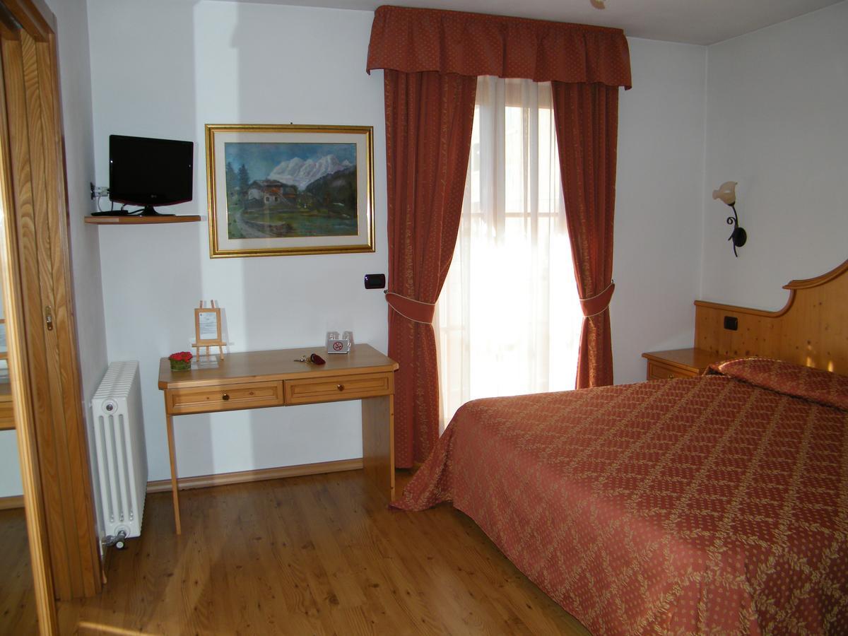 Villa Golf Pinzolo Room photo